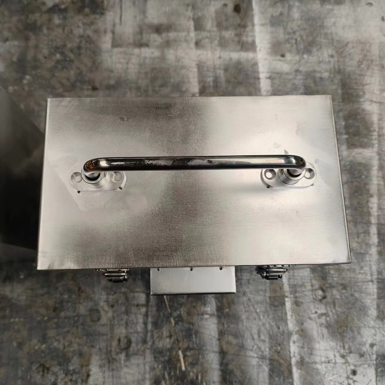 天津铅箱：辐射安全的坚固堡垒